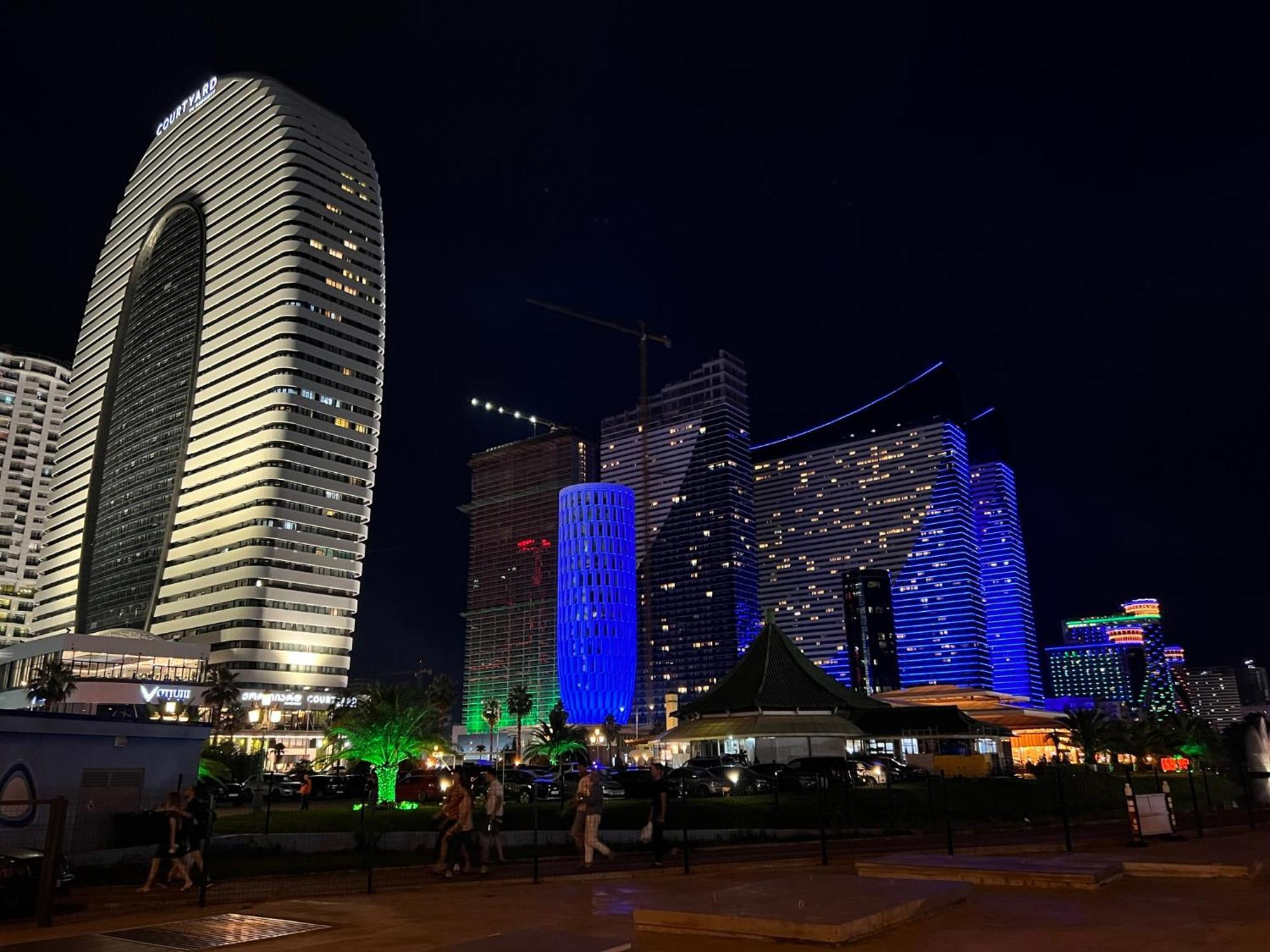 Ng Premium Apartments In Alliance Palace Batum Dış mekan fotoğraf